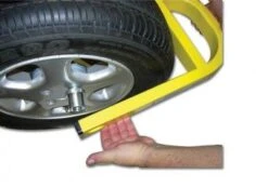 Stronghold Alloy Wheel Clamp -Famous Camping Store clamp4